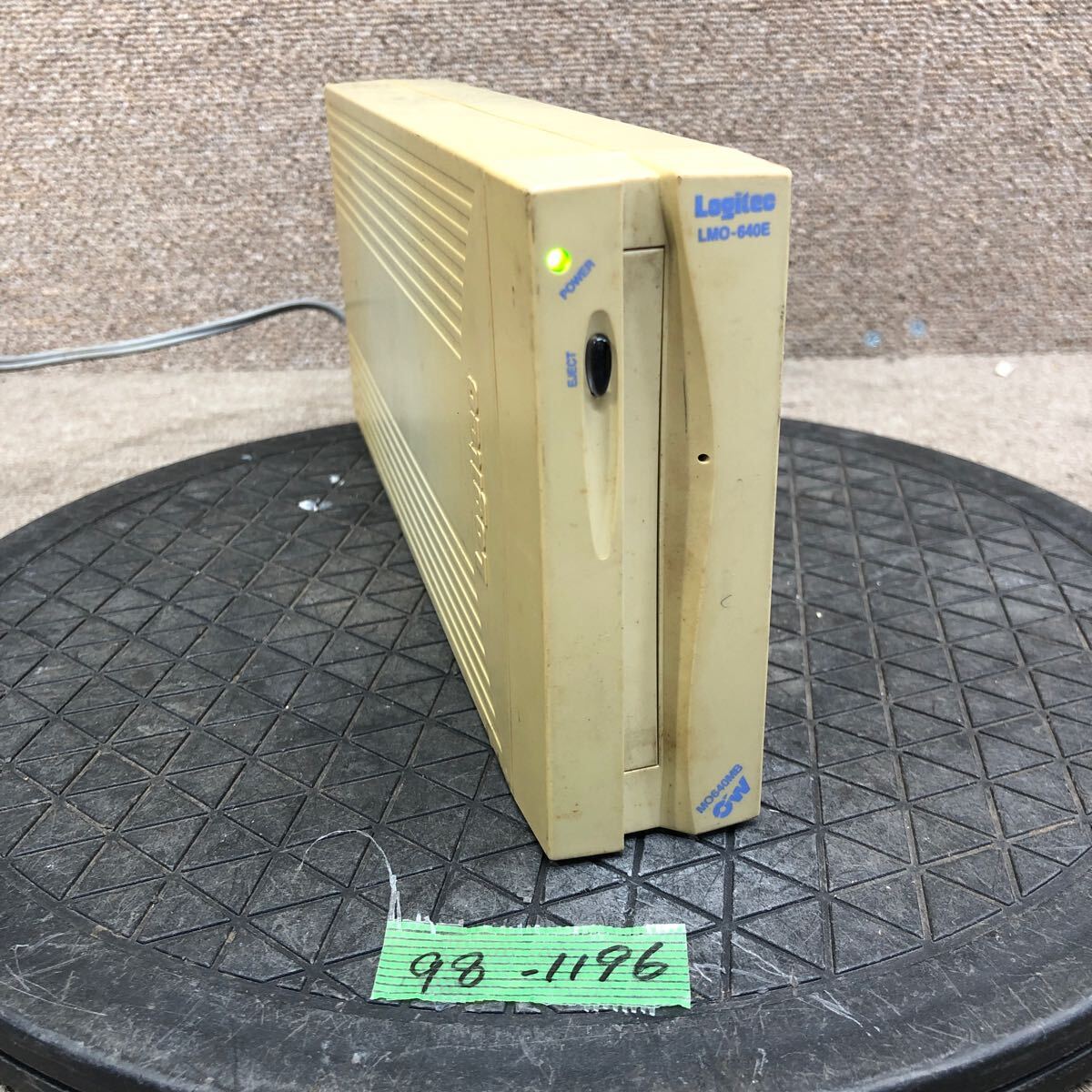 98-1196 激安 レトロPC パーツ 外付け MOドライブ 640MB Logitec ロジテック LMO-640E/M SCSI 通電.電源オン.オフok ジャンク拍卖