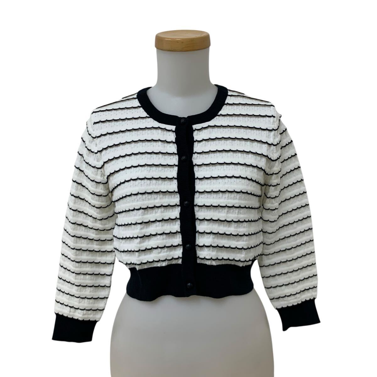 B452-56 TO BE CHIC トゥービーシック ニット カーディガン カーデ 上着 羽織り トップス ショート丈 七分袖 ホワイト系 レディース II拍卖