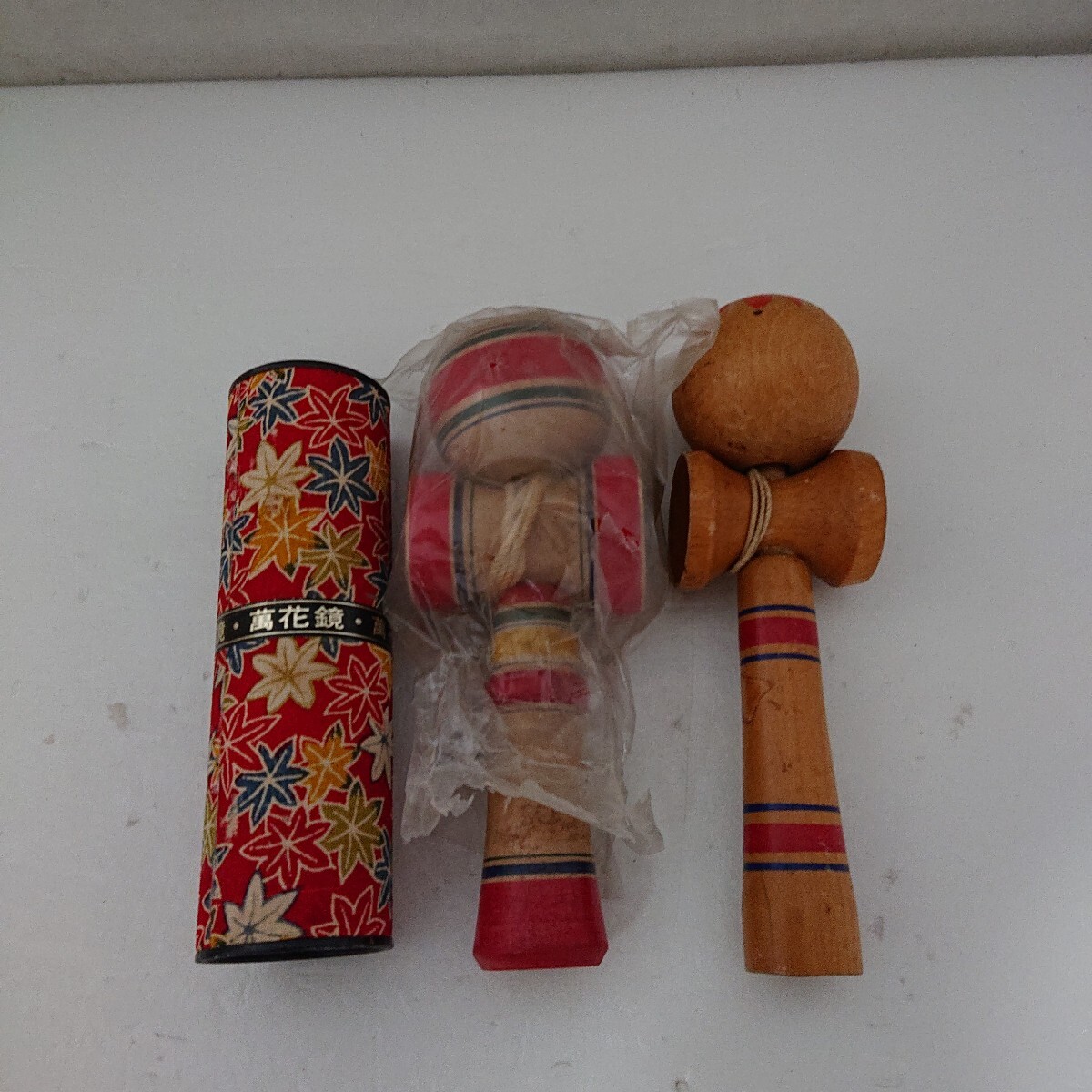 【昭和レトロ玩具3点セット】万華鏡・けん玉・ 郷土玩具 伝統工芸 民芸品 おもちゃ 当時物 現状品 ぷらみ 0510 48拍卖