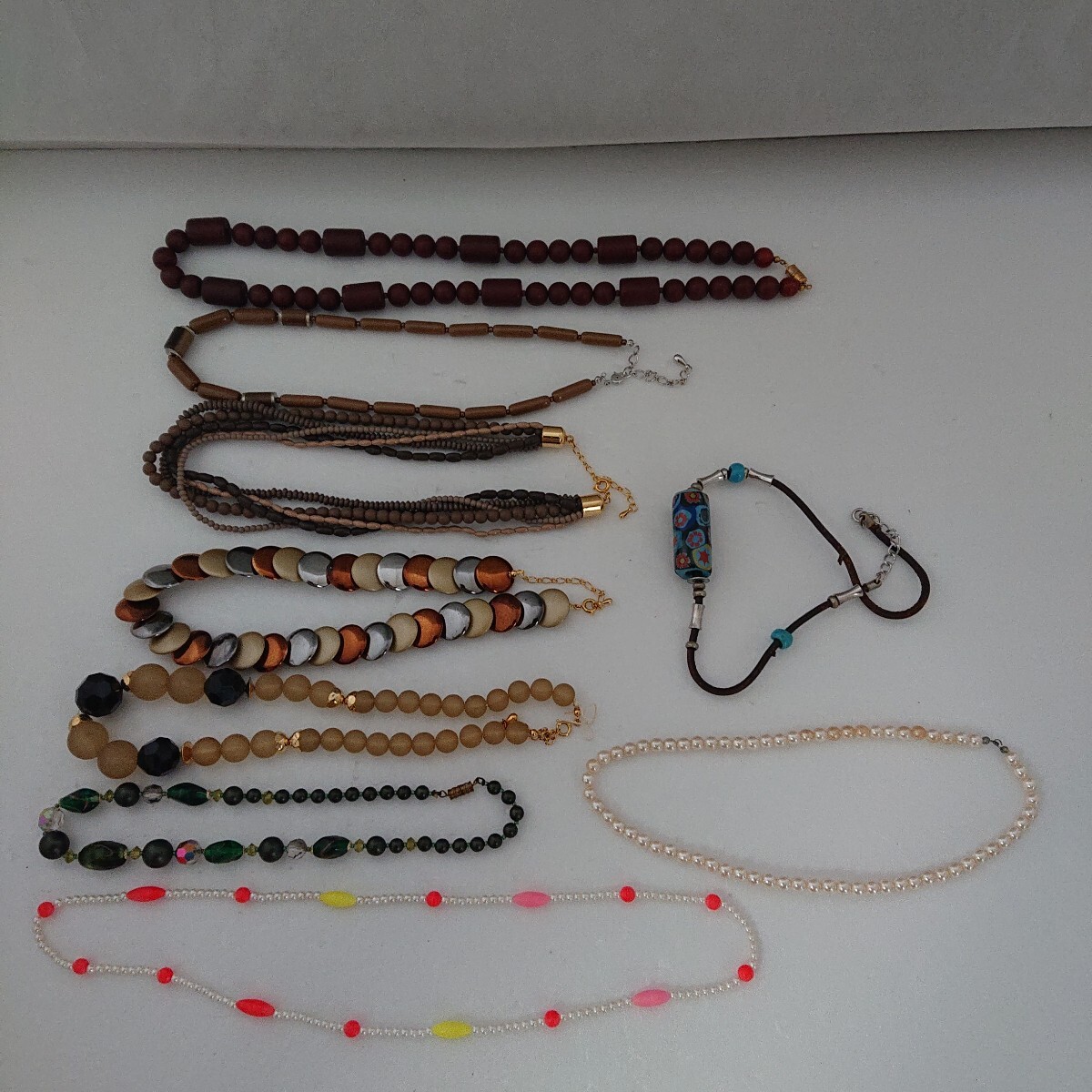 【アクセサリー等まとめ売り】ネックレス・チョーカー計 9点 ウッド調 パール調 カラーストーン風当時物現状品ぷらみ0523 126拍卖