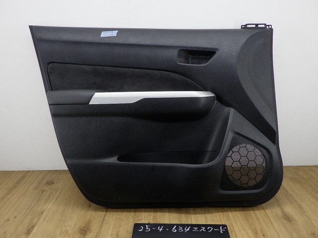 エスクード  YEA1S フロント左ドアトリム A9N 83720-54P40-BAS拍卖