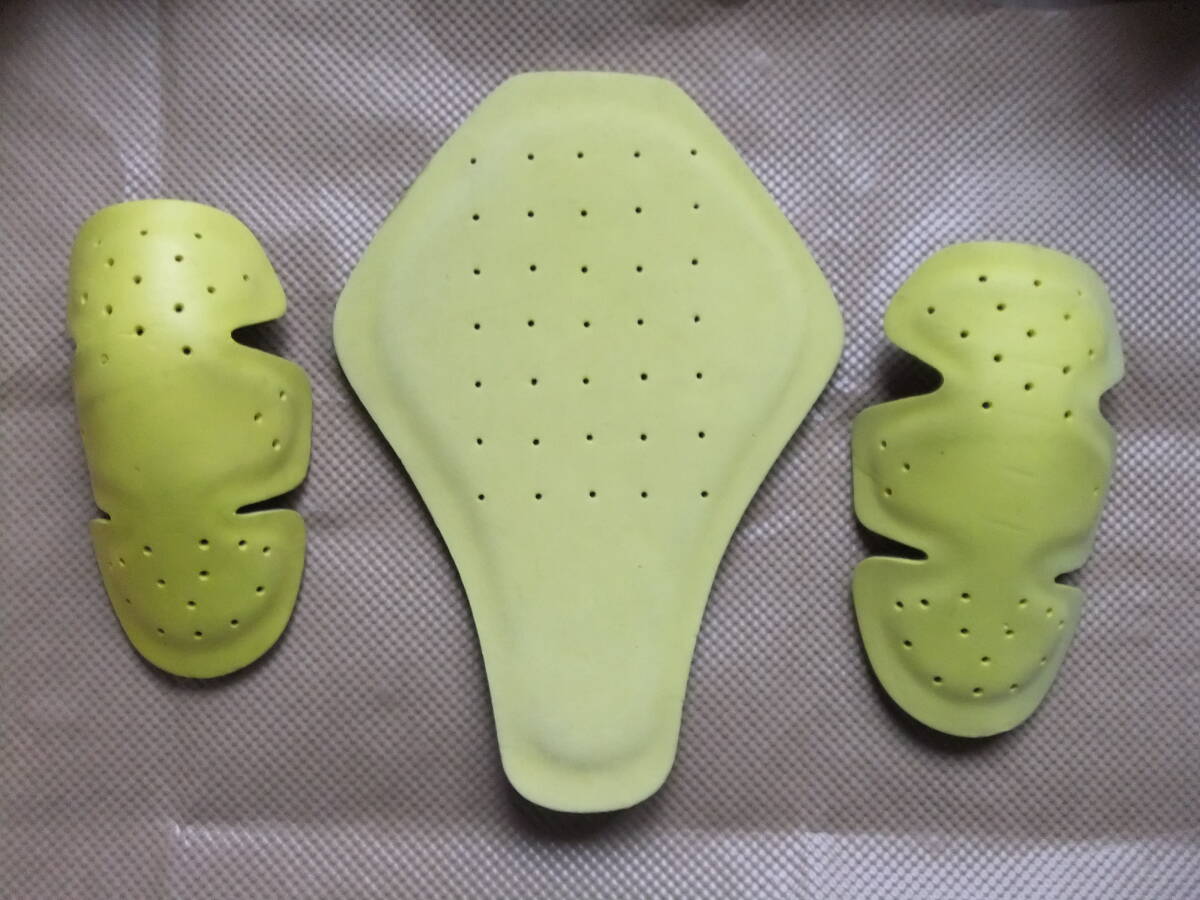 脊髄パッド エルボーパッド2個 セット販売です。未使用ですが汚れあります。 肘パッド ライダージャケットプロテクター 拍卖