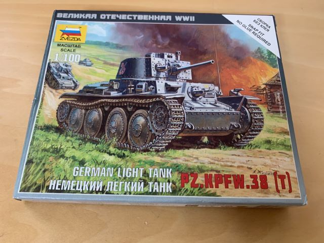 1/100 ズベズダ 38t ドイツ軽戦車 Pz.Kpfw.38(t) 画像現状渡し カード2枚付 デカールなし拍卖