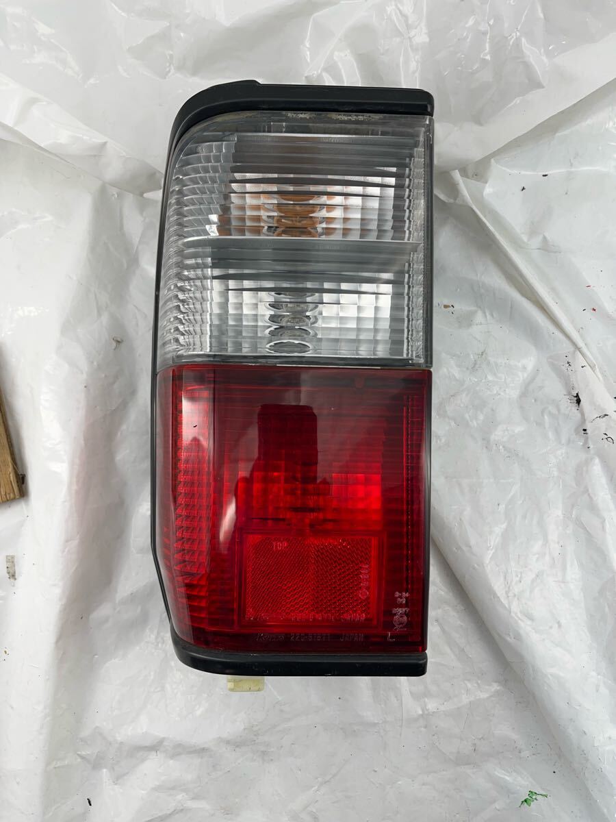 i5.10 ボンゴ テールランプ 左 SK22V コイト220-61471 左側助手席側 テールライト拍卖