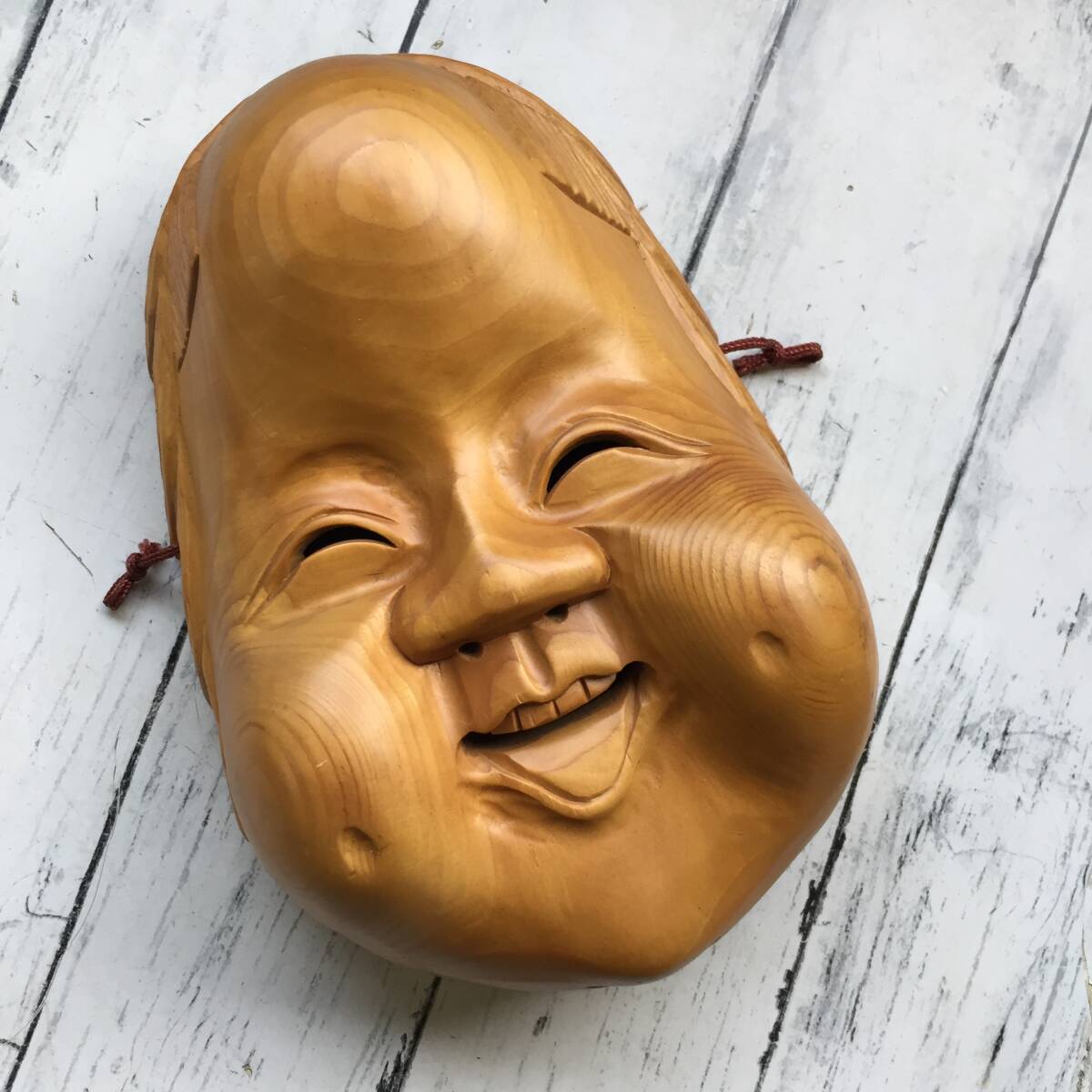 お多福 木彫り面 能面 神楽面 おかめ 天然木 木彫り 手彫り 一刀彫 インテリア 縁起物 壁掛け Z50544拍卖