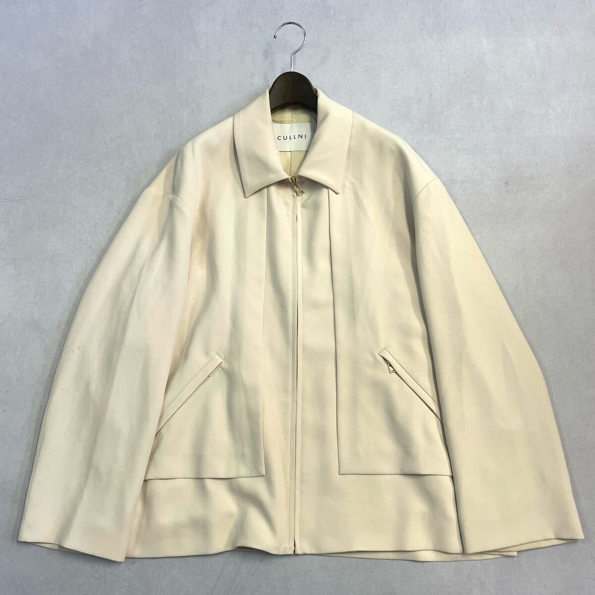 F ○ 高級感溢れる!! '日本製' CULLNI クルニ ジップアップ ジャケット ブルゾン 1 メンズ アウター 紳士服 BEIGE ビッグシルエット拍卖