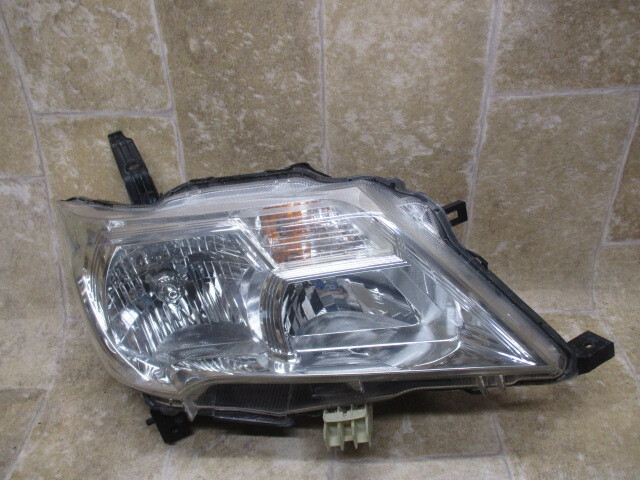 J9/ C26/NC26/FC26セレナ純正ヘッドライト右 KOITO 100-23096拍卖