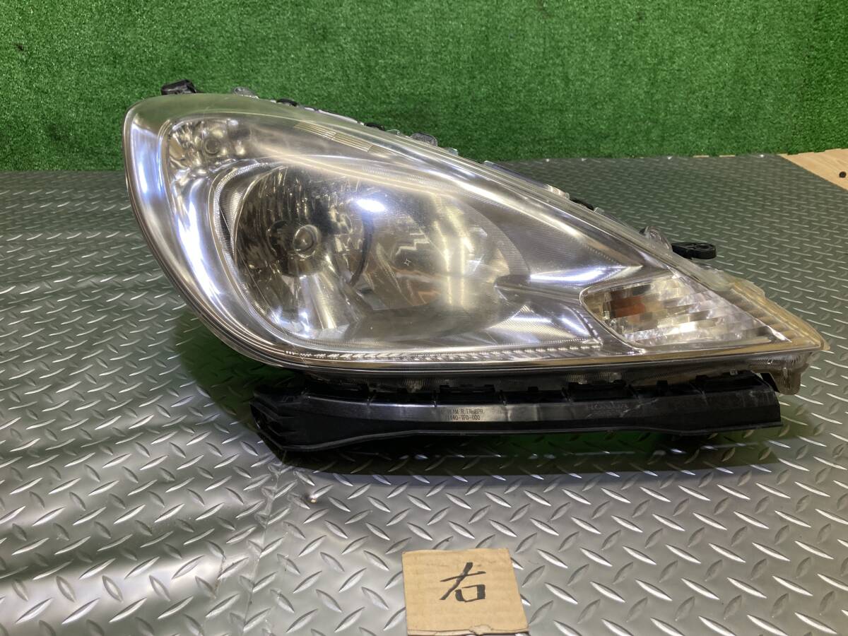 ★ホンダ フィットハイブリッド★DAA-GP1 右 運転席側 ヘッドライト<HID 割れ・欠け無し 管22734拍卖