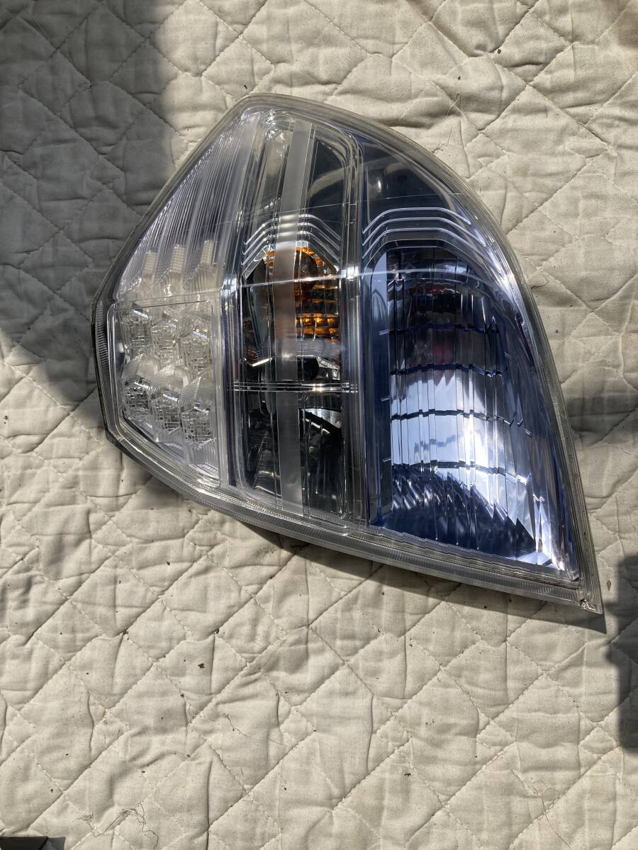 ★ホンダ フィットハイブリッド★DAA-GP1 右 運転席側 純正 リア テールライト ストップランプ<LED OK> 管24025拍卖