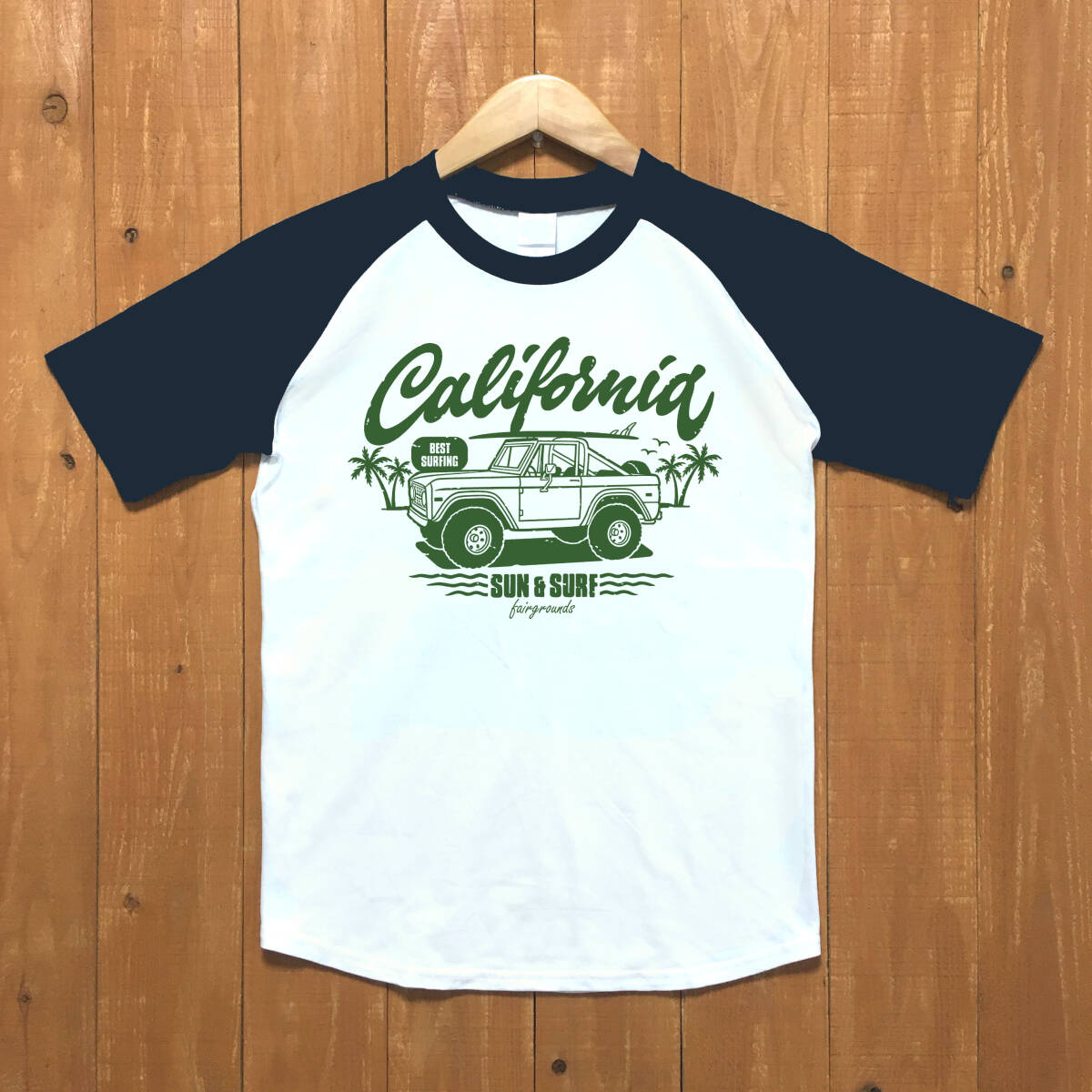 ■SUN & SURF ラグランTシャツ■Sサイズ(ネイビー袖xグリーン)アメ車 フォード ブロンコ サーフィン カリフォルニア BRONCO FORD拍卖