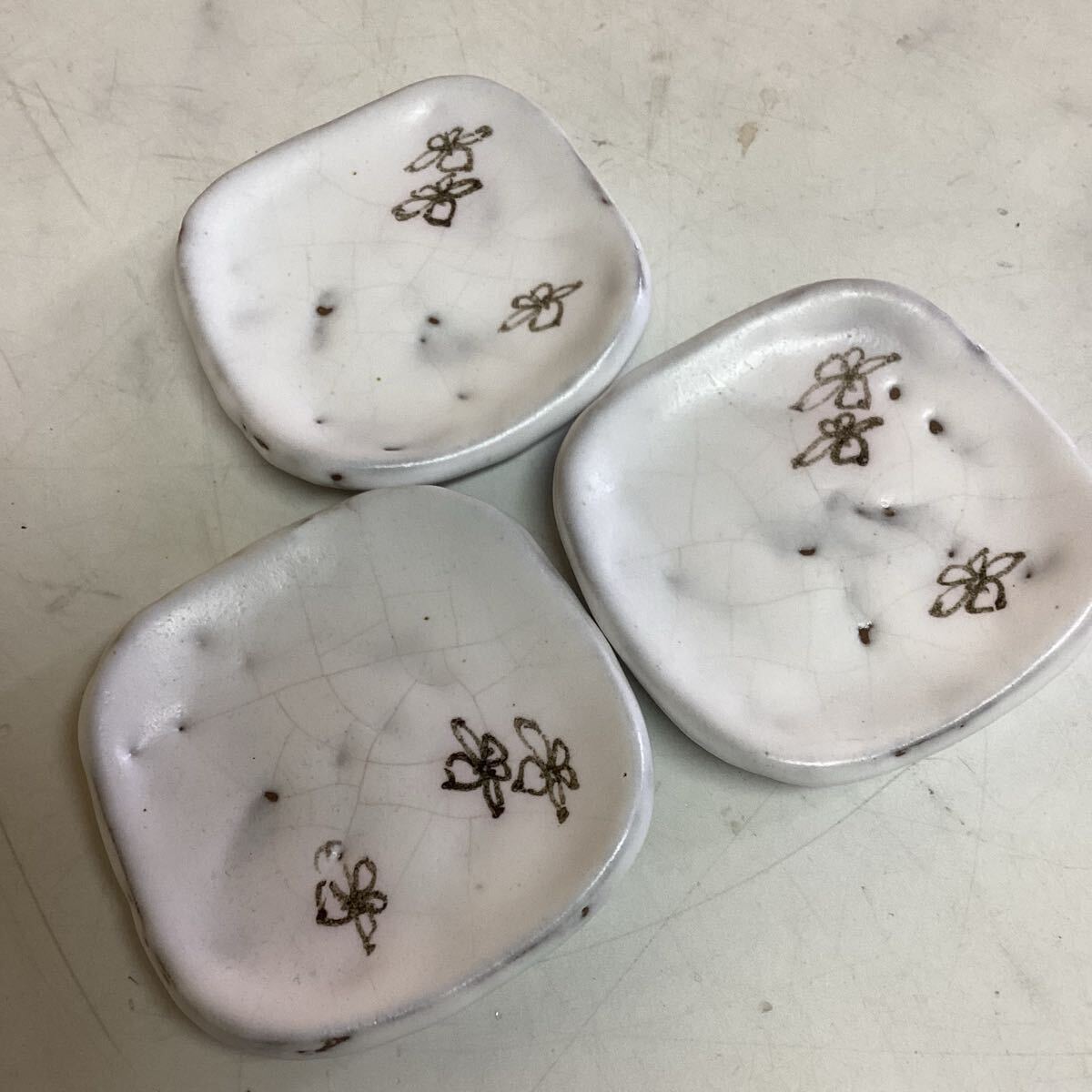 陶器 中宮浄 和菓子皿 小皿 お茶請け 3枚セット 陶芸品 花模様(に58)拍卖