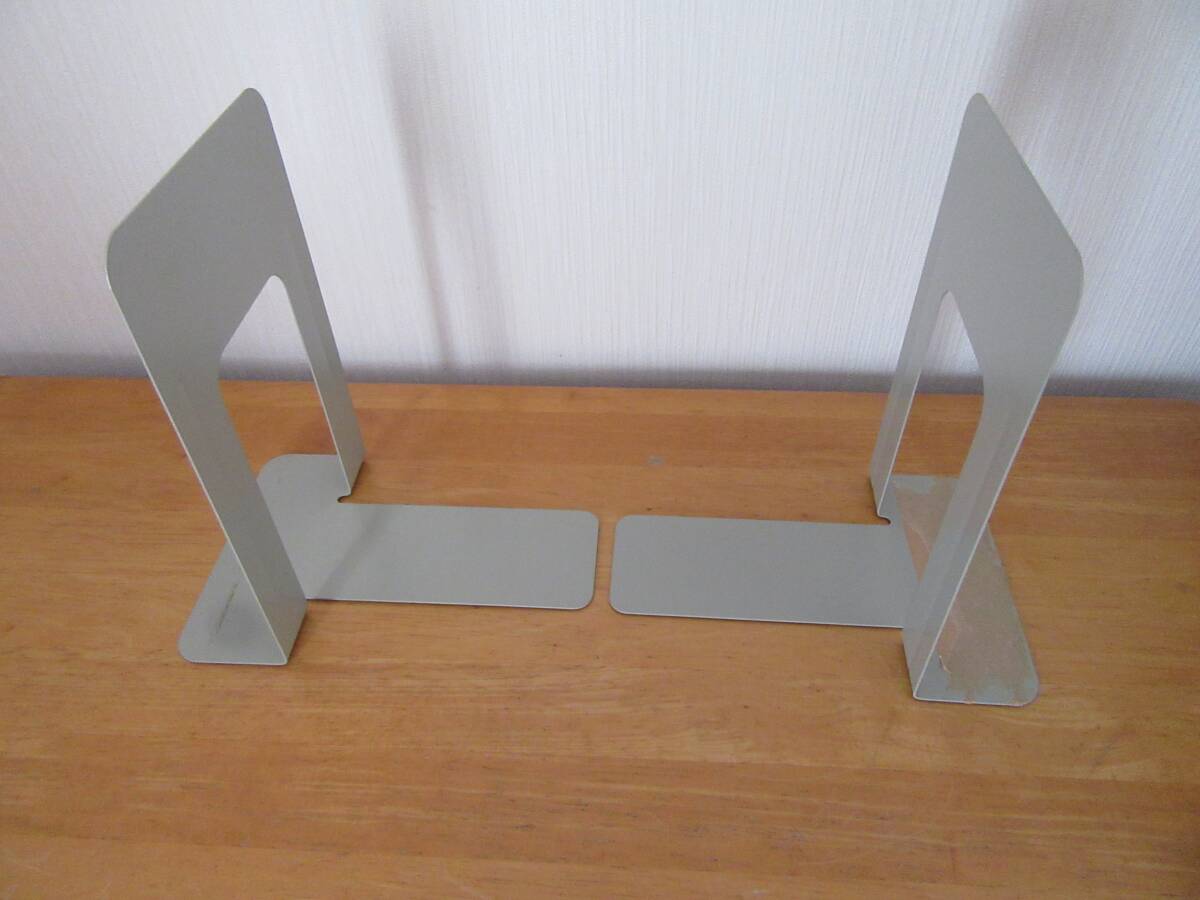 ★ブックエンド 金属製★本立て★倒れない★ブックスタンド★1組(2個)☆Tタイプ☆拍卖
