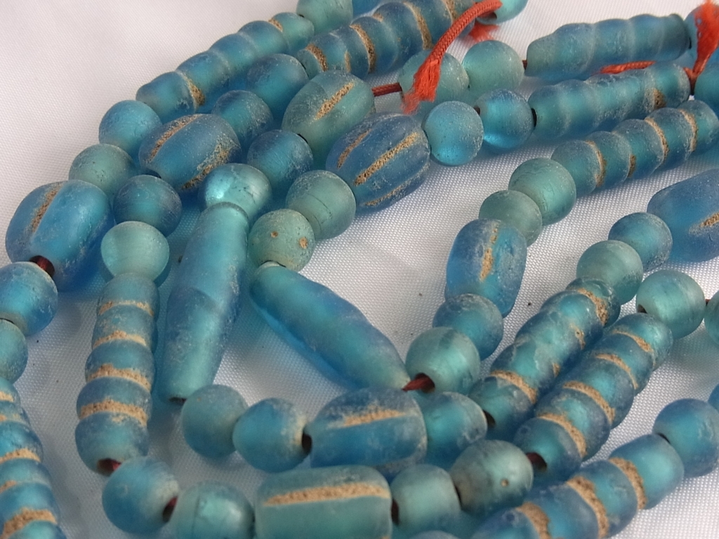 アンティーク、ヴィンテージ☆青いガラス玉 トンボ玉 ブルー ガラスビーズ 重さ約90g 詳細不明拍卖