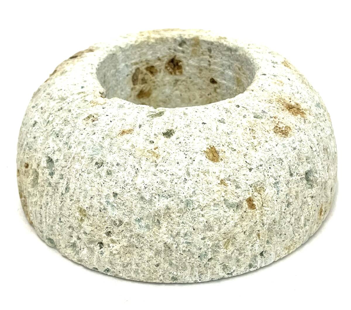 【B】【16698】★☆石穴 池坊 生け花 華道具 大谷石 天然石 花留め 万年青 直径約12.5㎝ 穴約6㎝ 現状品☆★拍卖