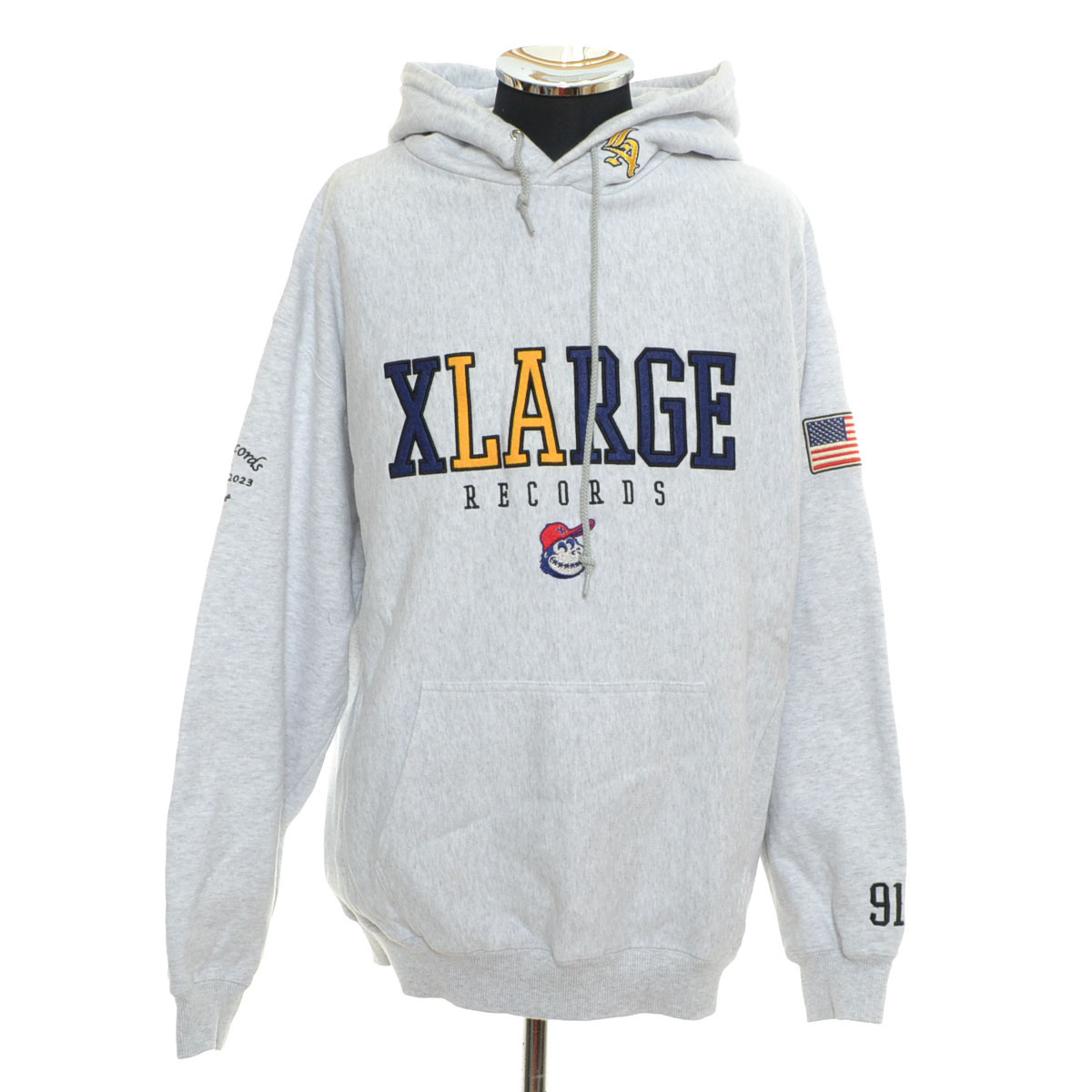 ●544981 X-LARGE エクストララージ ●スウェットパーカー フーディ 23SS XLラベル スーブニール 101233012031 サイズL メンズ グレー拍卖