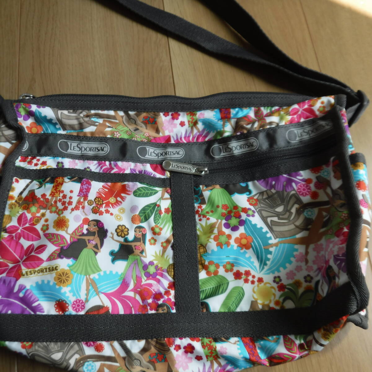 税不要特価 外極美品!LESPORTSAC レスポートサック スイートワヒネ ショルダーバッグ♪デラックスサッチェル①拍卖