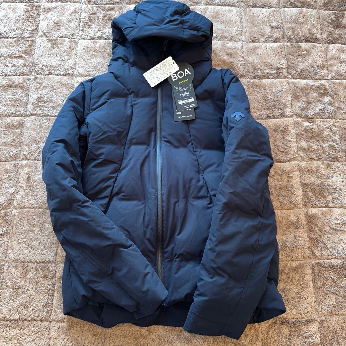 新品未着用 水沢ダウン オルテライン ALLTERRAIN シャトル SHUTTLE ダウン ジャケット MIZUSAWADOWN DAMQGK32U デサント NVGR Mサイズ拍卖