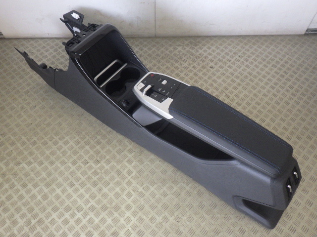 【Y0353】 美品 中古 BMW2シリーズ U06 218d Mスポーツ 22BY20 2023年3月 センターコンソール Assy スイッチ類 ワイヤレス充電付 即決拍卖