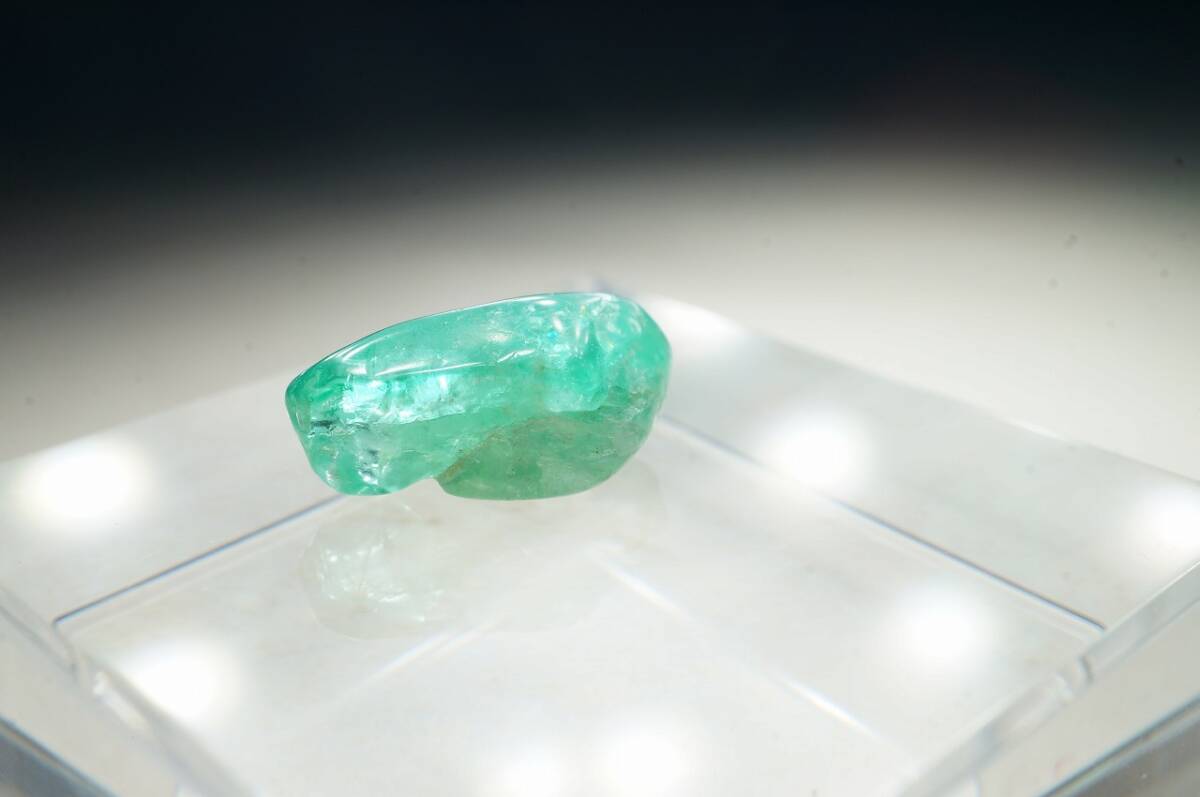 【特別即決価格!早い者勝ち!】30年前の希少在庫!コロンビア産上質天然エメラルド研磨原石母岩付1.69ct拍卖