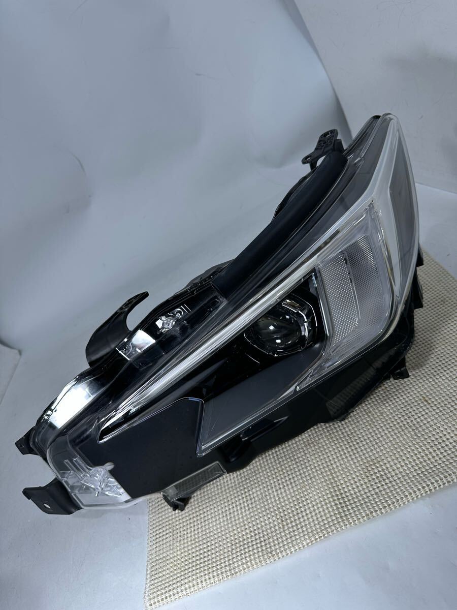 M3-3-1 良品 レヴォーグ VN5 打刻EA 100-60446 ヘッドライト拍卖