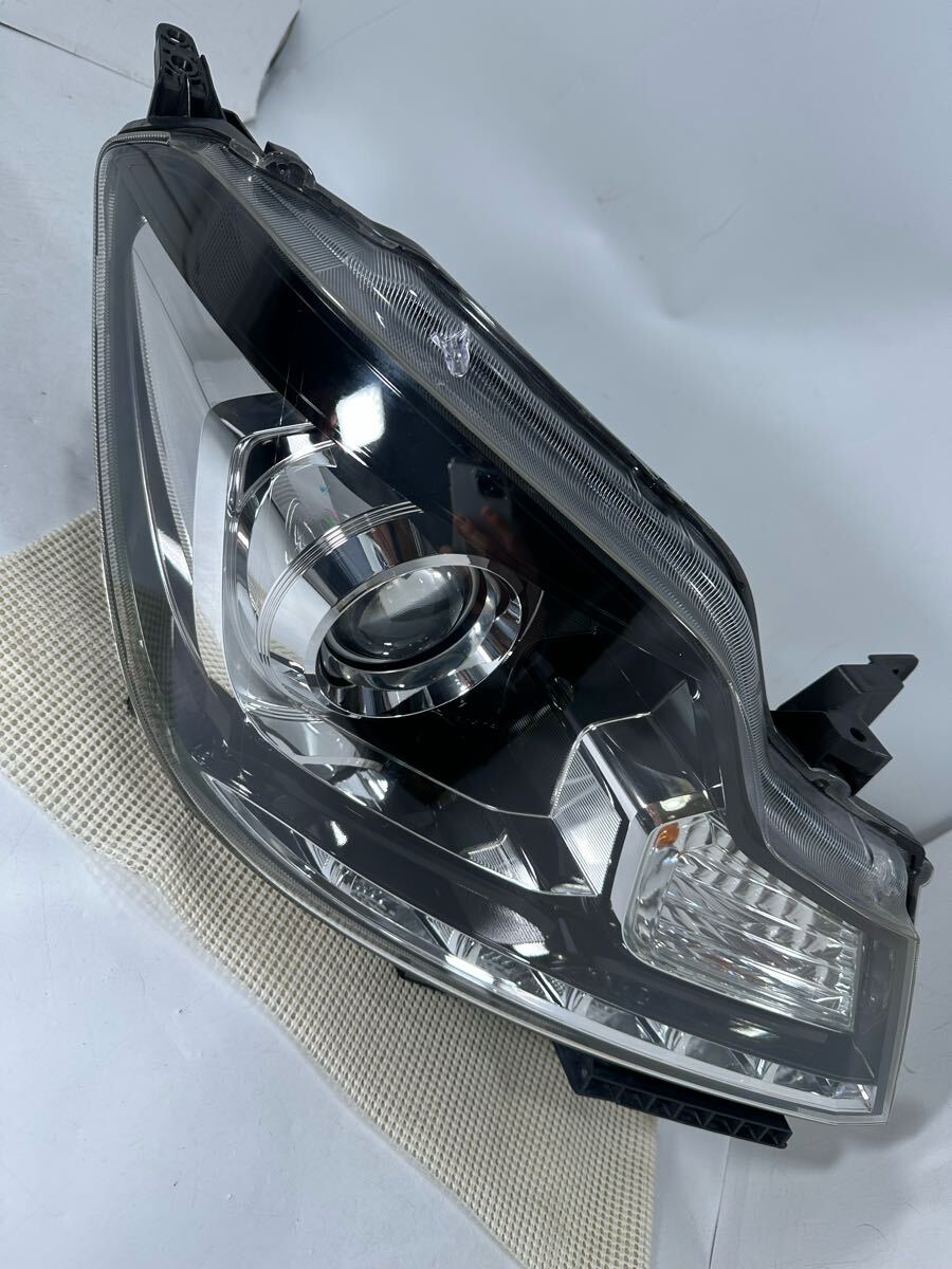 M52-4-2  良品 ソリオ バンディット右  MA15S 後期 100-59273 ヘッドライト拍卖