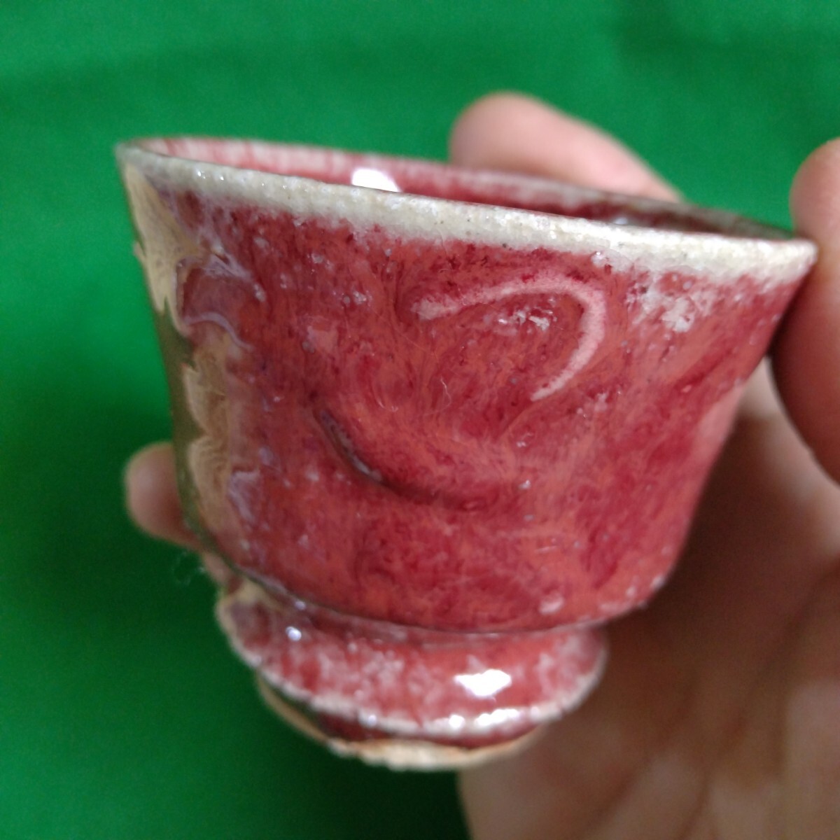 河井寛次郎風の 辰砂 ぐいのみ★底にキズ?窯傷?★模様がわかりにくい・器内に穴状の窯傷・口縁に窯傷・フリモノ・貫入拍卖