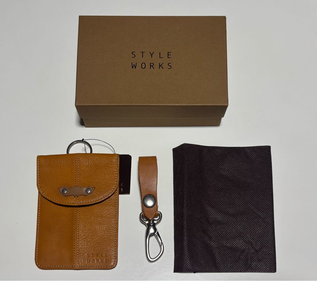 【訳あり未使用品】STYLE WORKS スタイルワークス キャメル色 牛革 レザー ストライプ付き パスケース 革小物 カードケース 定期入れ拍卖