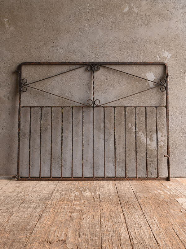 イギリスアンティーク アイアンフェンス ゲート柵 ガーデニング 13105拍卖