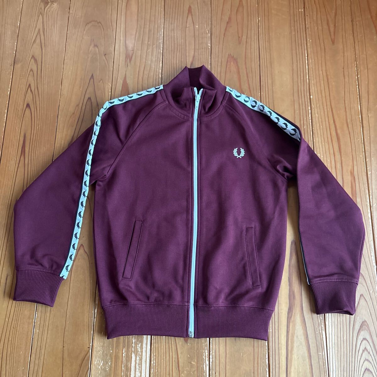 FRED PERRY トラックジャケットKIDS キッズ 男女兼用 8-9y エンジ フレッドペリー ジャージ拍卖