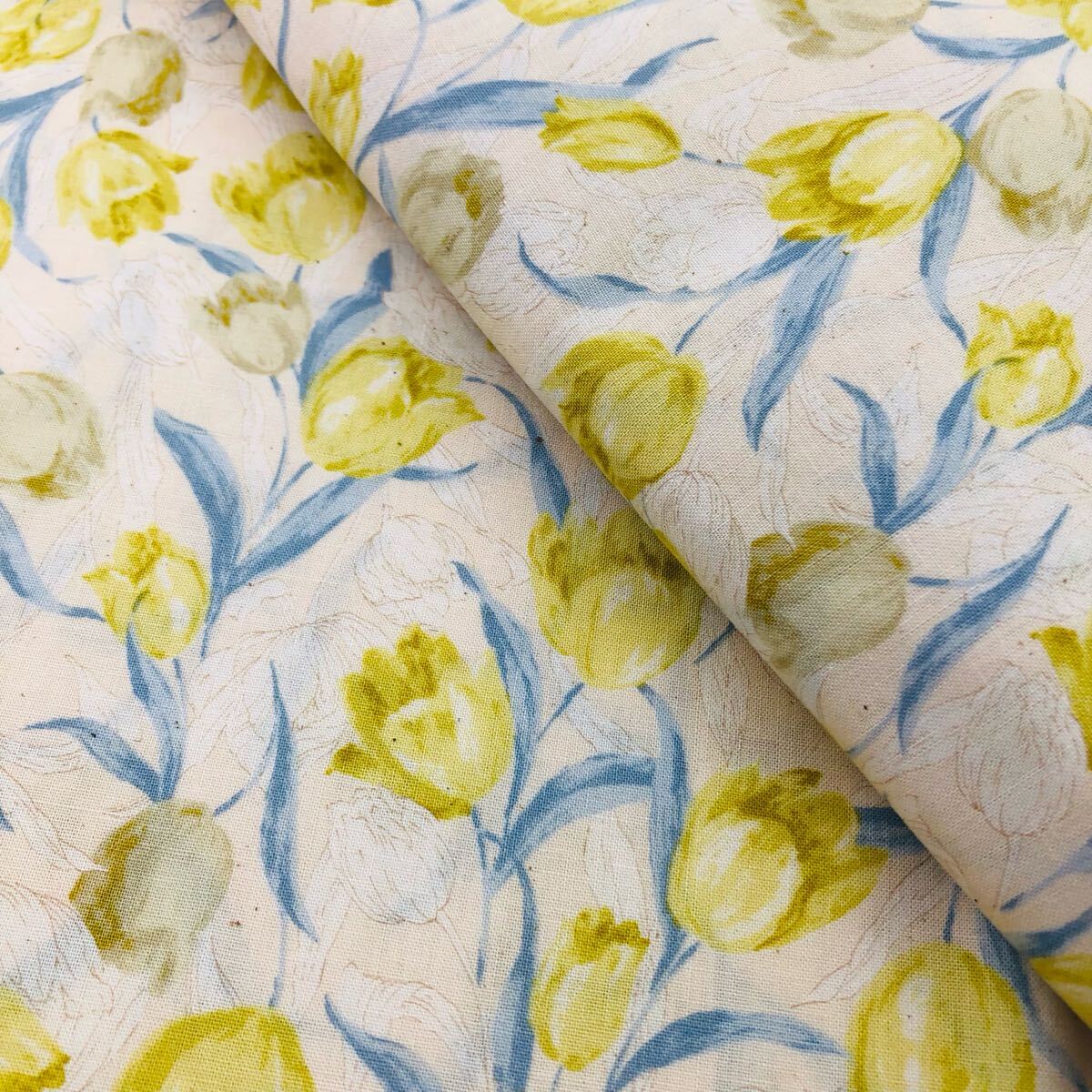 1m かわいいチューリップ スケアー 生地コットン布はぎれ小花 花柄はぎれ セブンベリー チューリップ スケア 綿かす入り拍卖