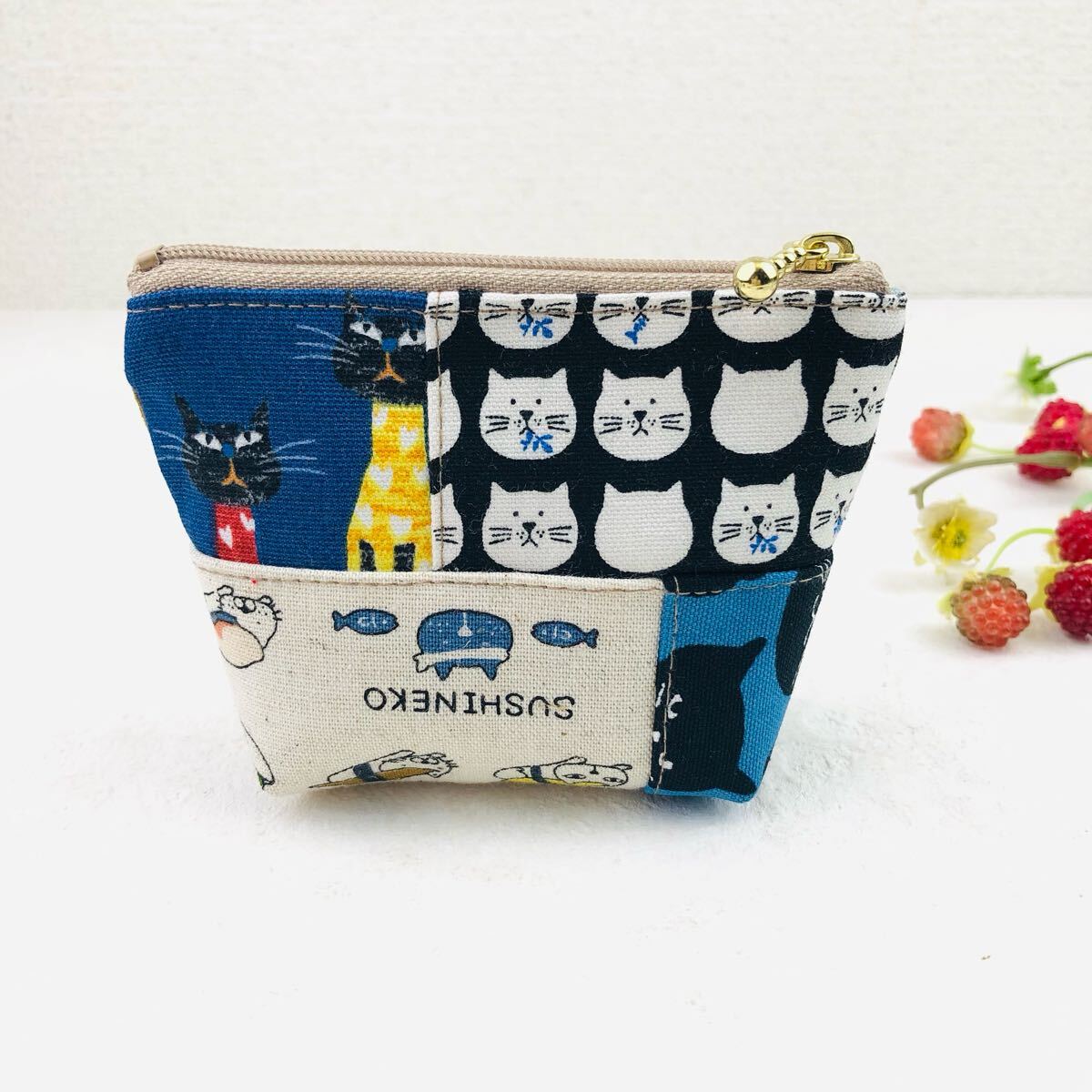 ねこだらけ 猫ちゃんのパッチワーク ミニポーチ 手のひらサイズ ハンドメイド コイン ファスナーポーチ拍卖