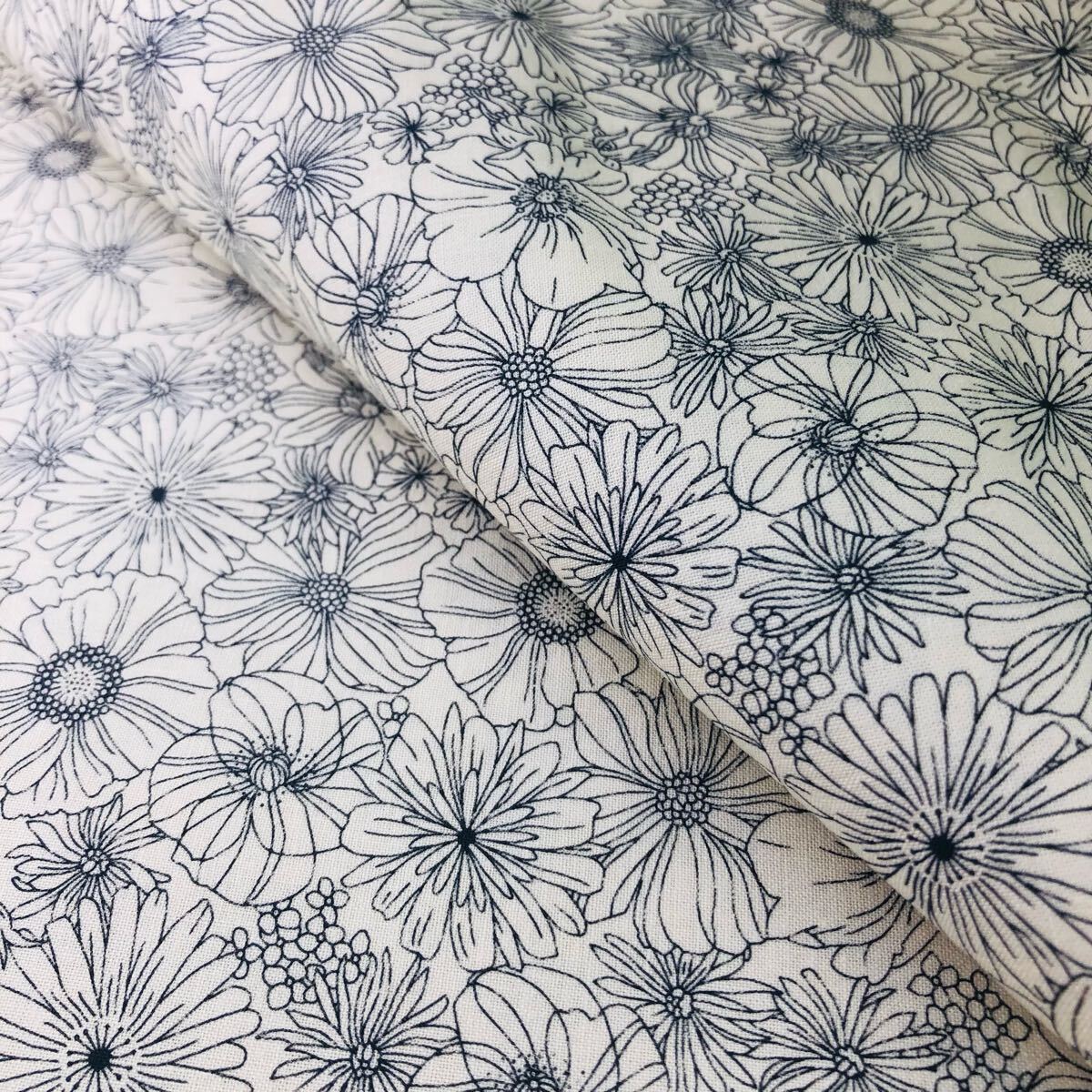 1m 日本製 ボタニカル コットン スケアー 生地 はぎれ コットン 110×100 花柄 スケア 生成り拍卖