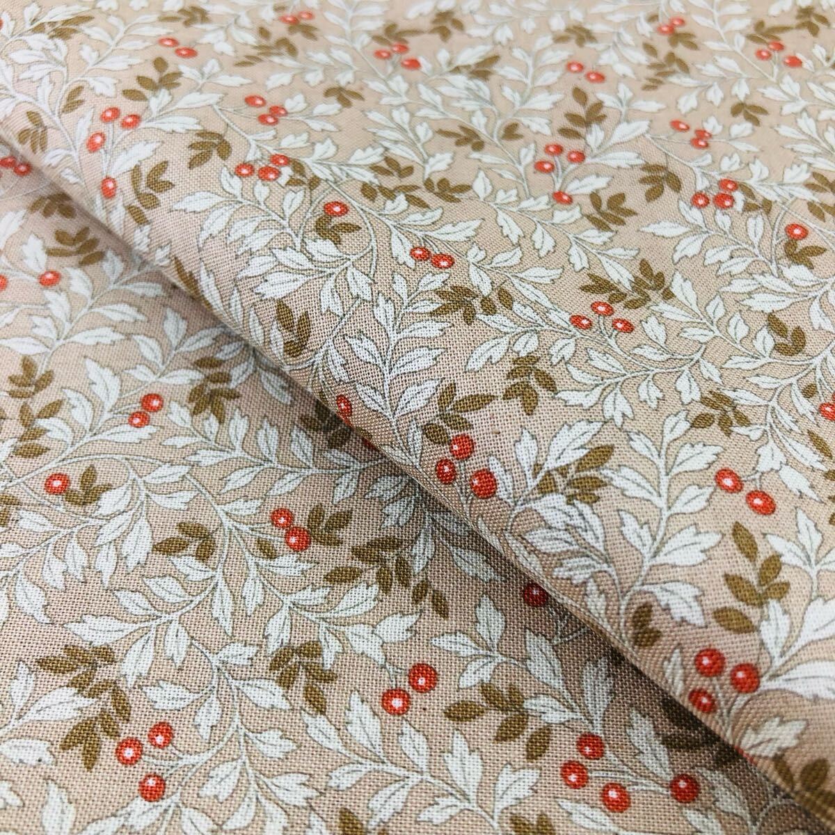 1m 日本製 木の実 スケアー 生地 コットン はぎれ スケア セブンベリー ベージュ拍卖