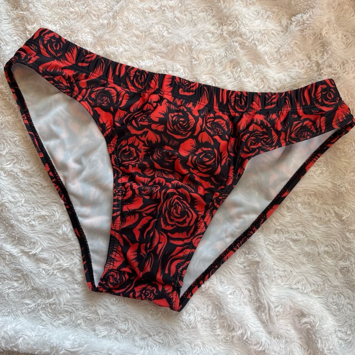 ブラック×レッド バラ柄 薔薇 メンズ 水着 セクシー 派手 ストレッチ ブリーフ ビキニ ローライズ スイムパンツ 色気 個性拍卖