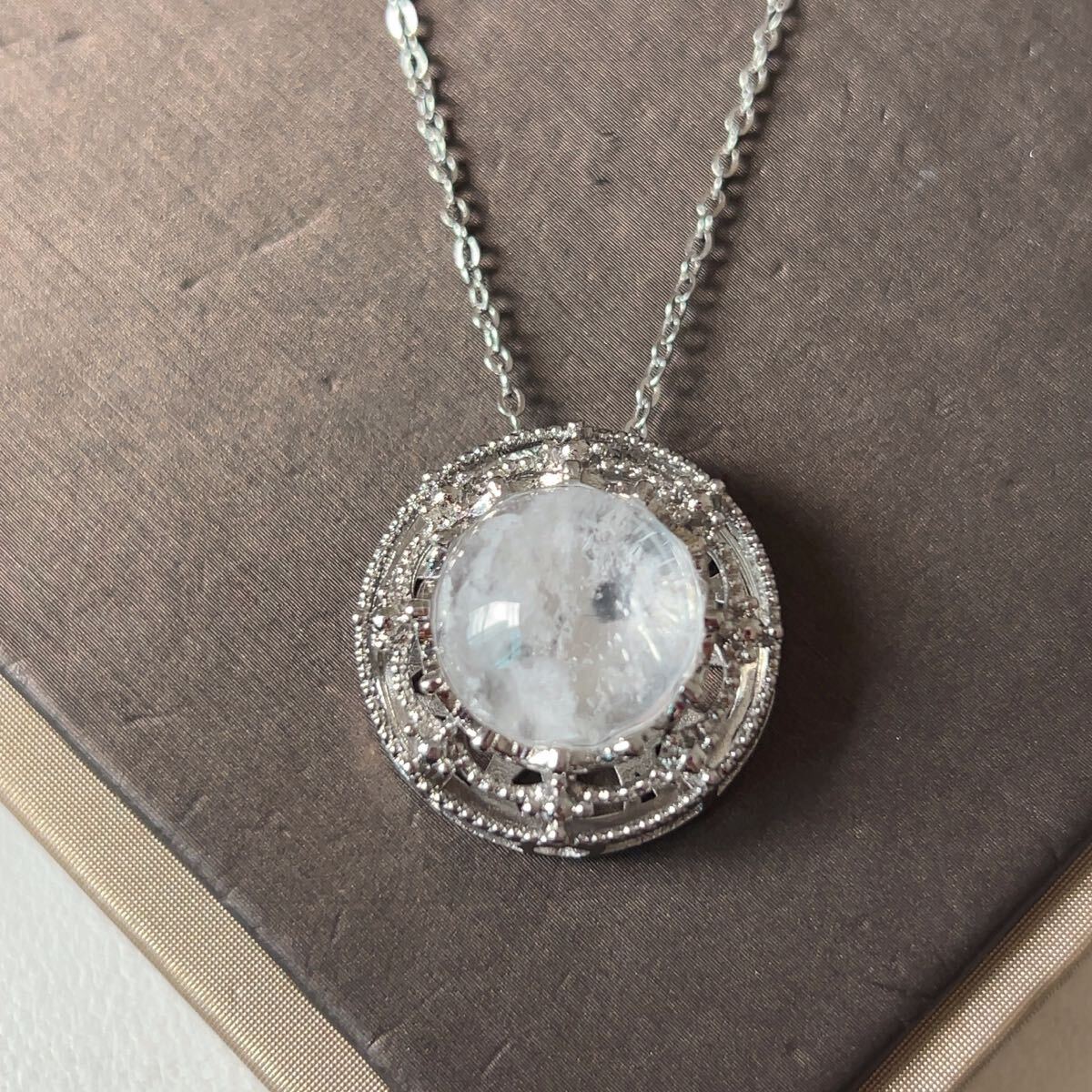 ◇ホワイトガーデンクォーツ(白庭園水晶) ◇ネックレスペンダント◇◇パワーストーン◇天然石◇巾着袋付き◇プレゼントにも 037P5162拍卖