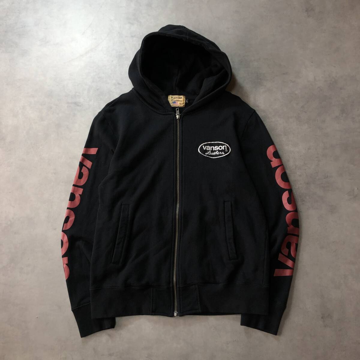 GQ2292◇VANSON : ワッペン/ロゴプリント スウェットパーカー◇L◇黒 BOSTON MASS バンゾン ウイングスカル拍卖