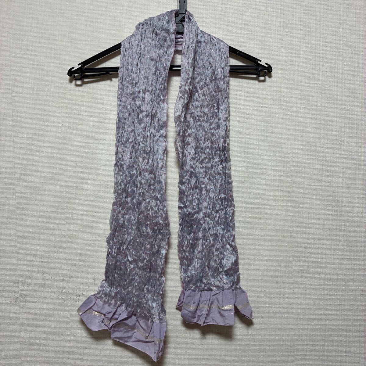 新品未使用 フランス製 薄紫色フリル付きストール ストール スカーフ 豪華ラメ入り拍卖