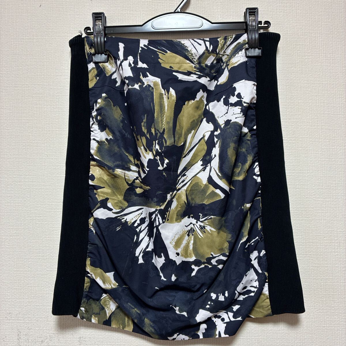 中古美品 cil 花柄タイト膝丈タイトスカート Mサイズ スカート 花柄拍卖