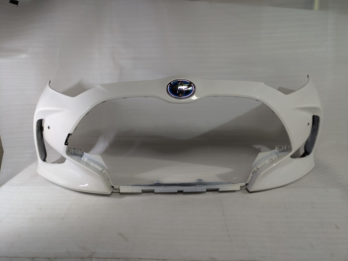 トヨタ純正 KSP210/MXPA10/MXPH15 ヤリス フロントバンパー 52119-52E70 ホワイト 棚番G-1046拍卖