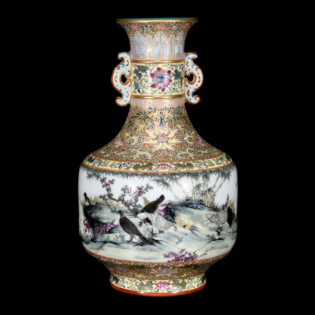 唐物 清 乾隆年製 エナメル彩 花鳥紋 双耳瓶 陶芸 磁器 中国磁器 置物 賞物 極細工 古美術品 中国古玩 骨董品 D65拍卖