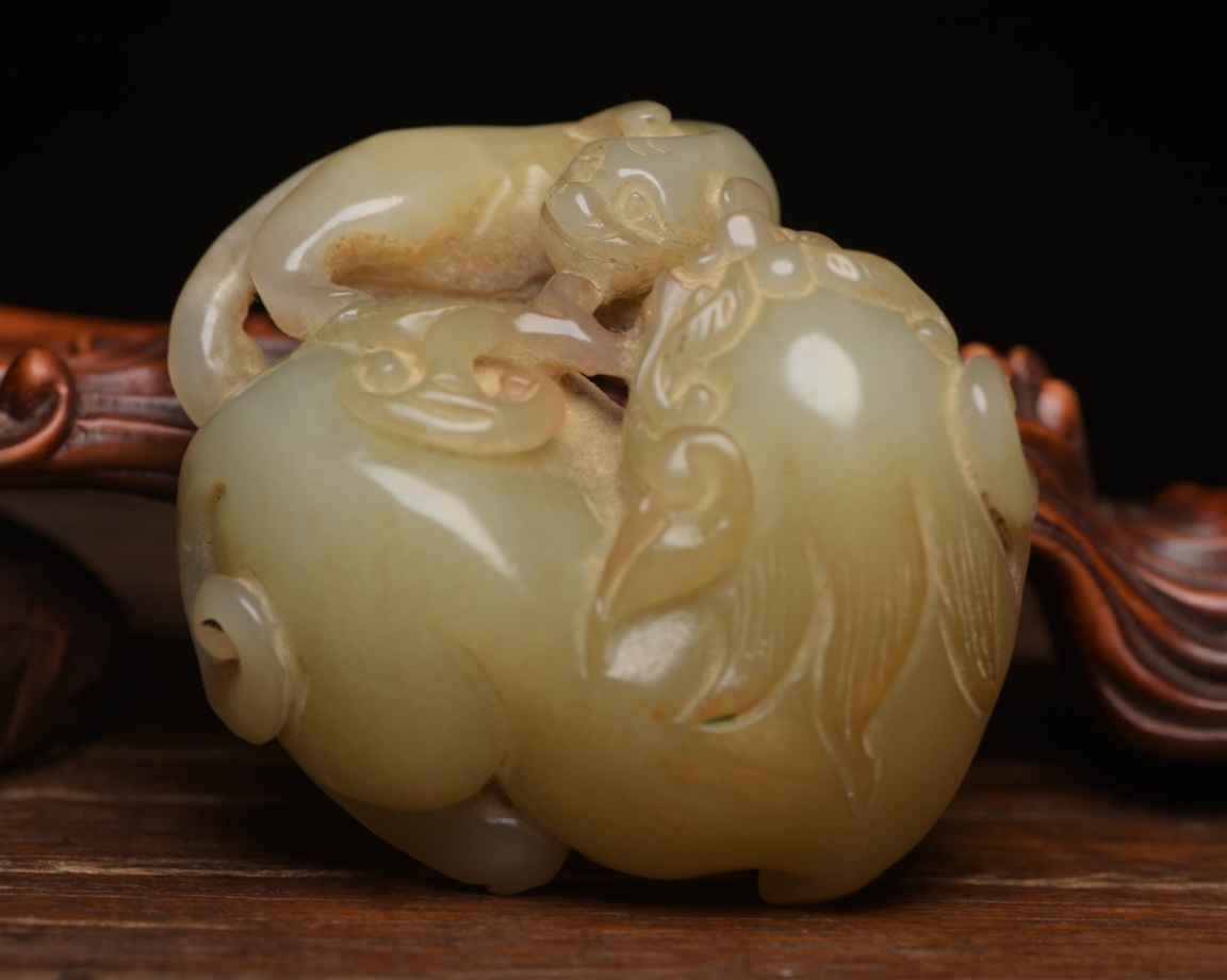 唐物 清 玉彫 和田玉 子母獣 玉質温潤細膩 沁色自然 刀功老道 包漿一流 極細工 古美術品 中国古玩 骨董品 D65拍卖