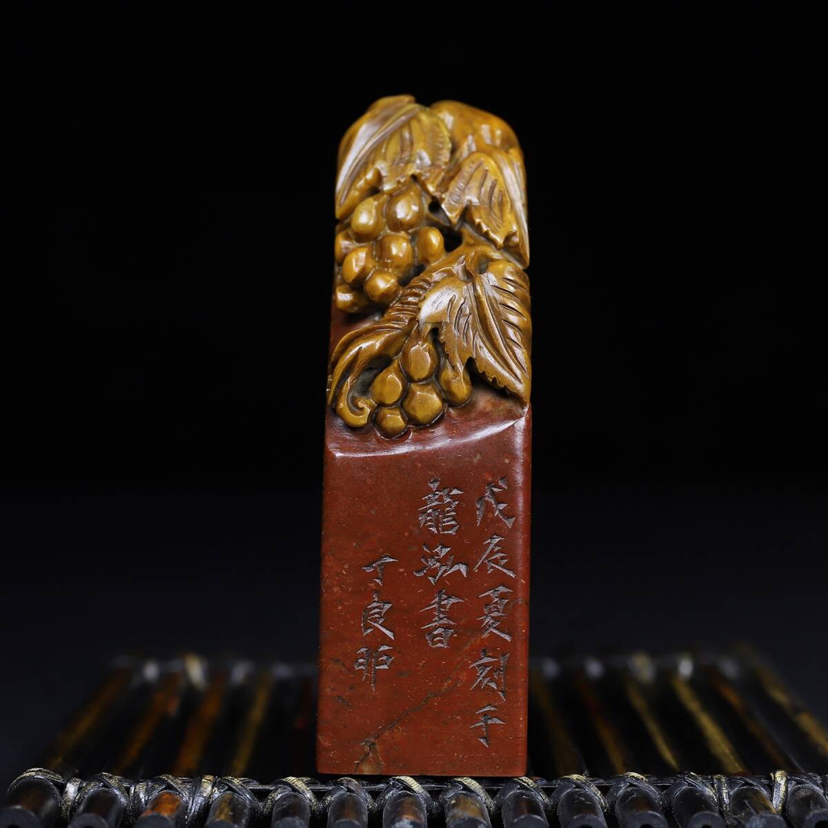 唐物 【清代篆刻家 丁良卯】寿山石【多子多福】葡萄 印章 天然石 手彫 篆刻 古印材 置物 極細工 中国美術品 時代物 中国古玩 骨董品 D65拍卖