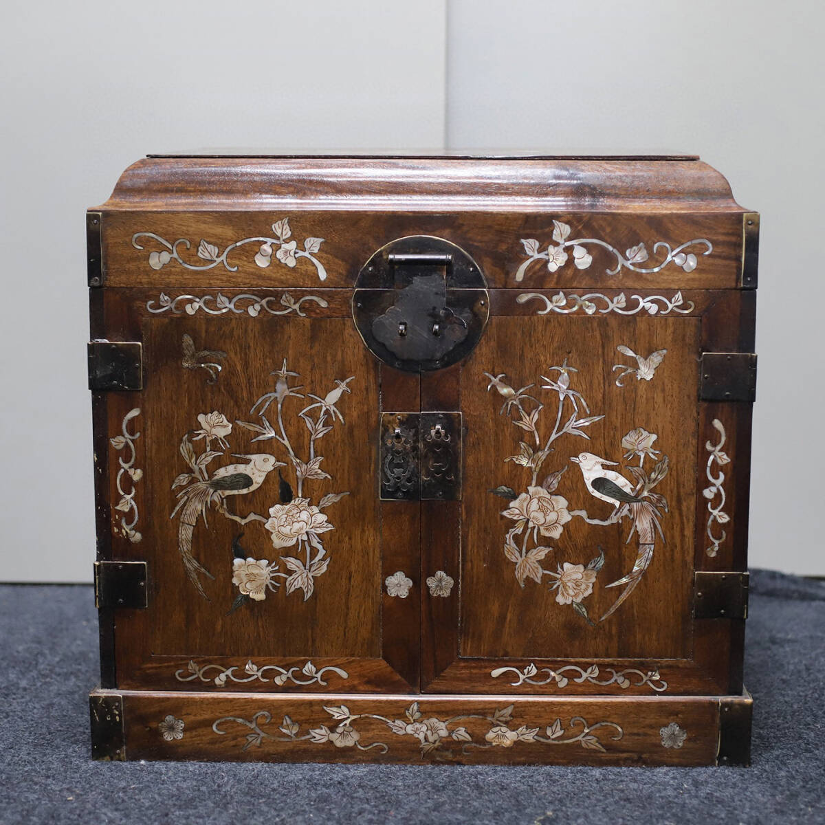 唐物 清 花梨木 はめ込む貝殼 大官箱 多寶箱 收納箱 木製 極細工 中国美術品 時代物 中国古玩 骨董品 D65拍卖