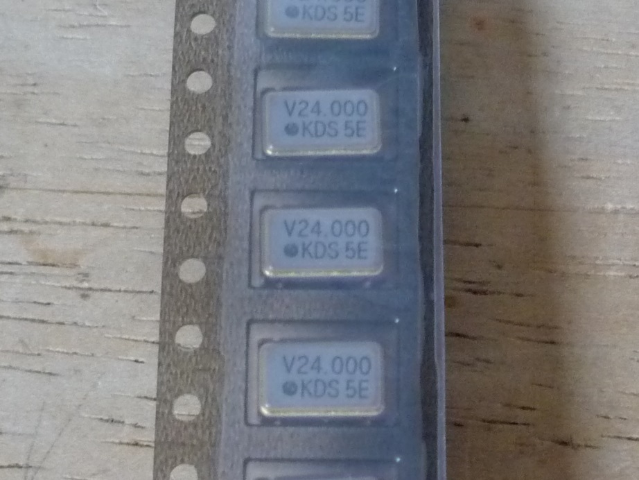 大真空製 表面実装タイプ 4.9mm×7.3mmサイズ水晶発振器 DSO751SV 24.000MHz 未使用品2個セット拍卖