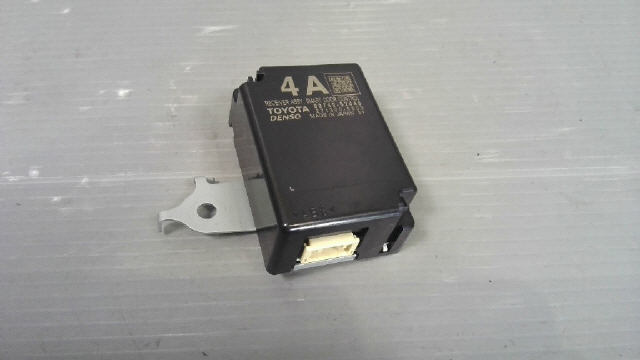 シエンタ 6AA-NHP170G スマートドアコントロールレシーバー 89740-52440 Gクエロ 7人乗り 1kurudepa拍卖