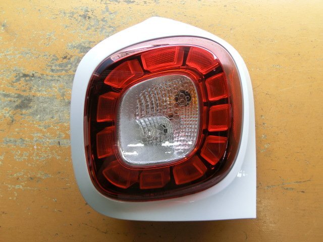 スマート 右 テールランプ 平成28年 DBA-453044 265502003R ライト フォーフォー ターボ 9.1万km 453 即決あり拍卖