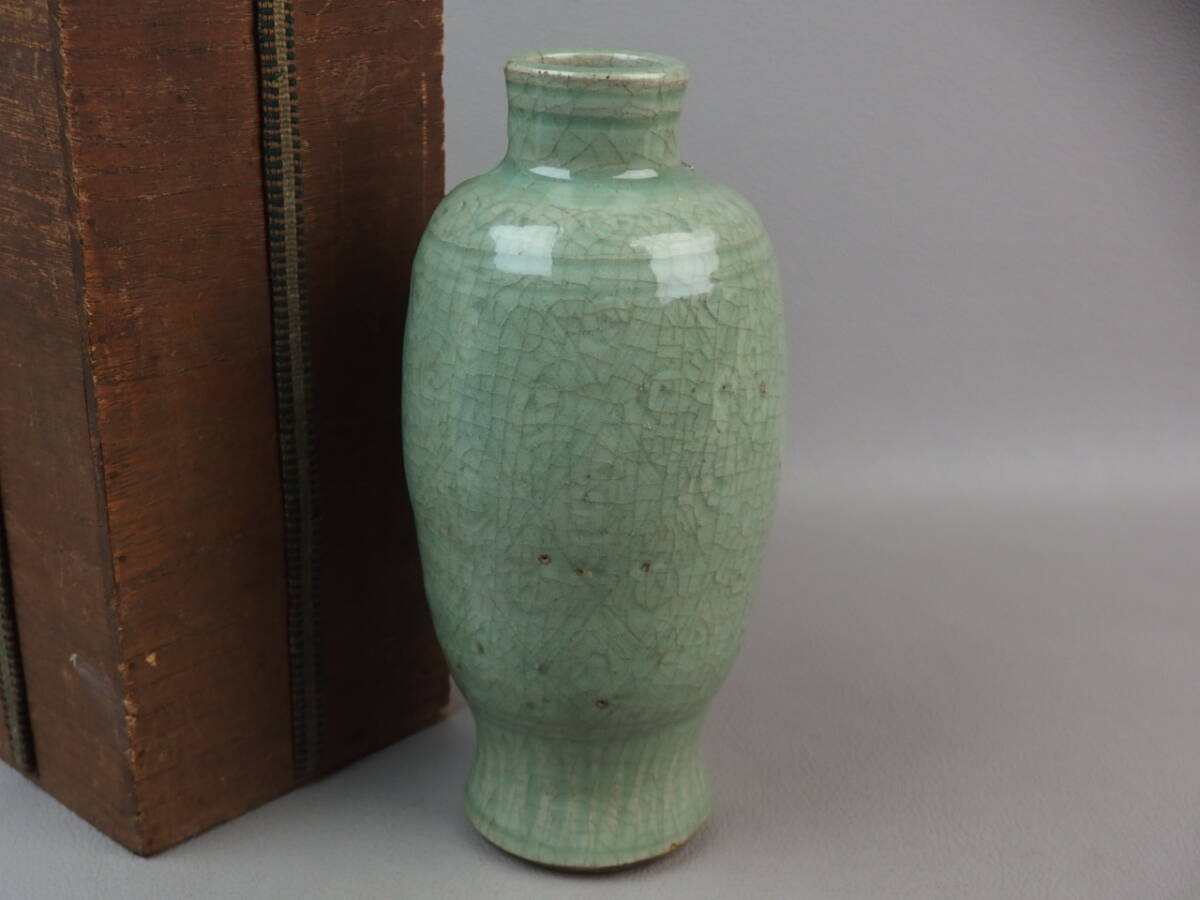 【骨董・茶道具】★中国古玩★★青磁陰刻鎬文花瓶 花入 gk102xl.7 七官青磁 花道 華道 龍泉窯拍卖