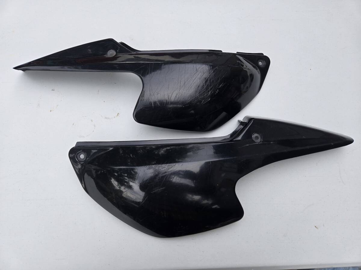 KSR110・KSRⅠ・Ⅱ用 純正テールカウル 中古品 傷あり 裏面取り付け部変形あり 左右分割されています拍卖