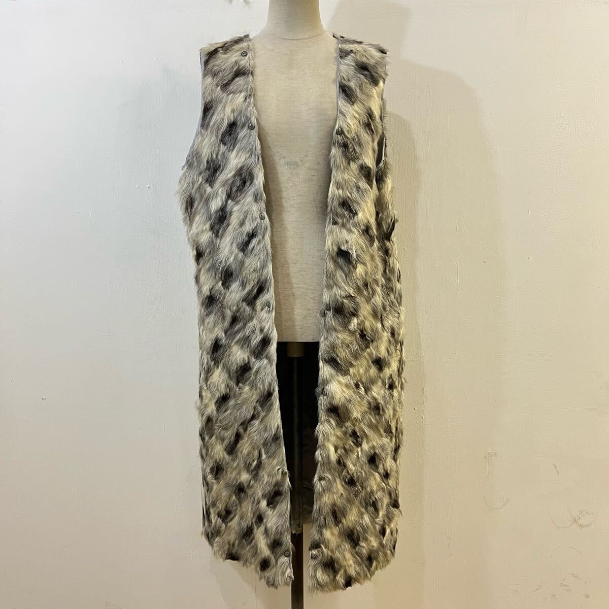 極上 毛皮コート 本毛皮 ファーコート リアルファー ライナーコート Vネック ベスト ノースリーブコート 防寒 希少【送料一律/同梱可能】B拍卖