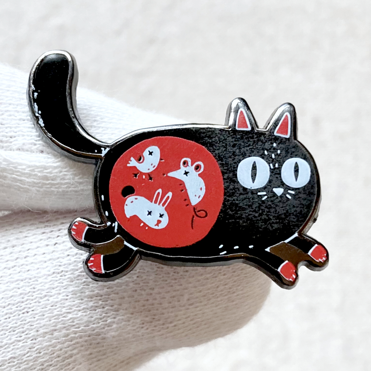 お腹いっぱい黒猫 たらふくクロネコとご飯になった動物達 食べ過ぎ◆ピンバッジ ピンズ バッチ ブローチ◆かわいいニャンコ ユニーク拍卖